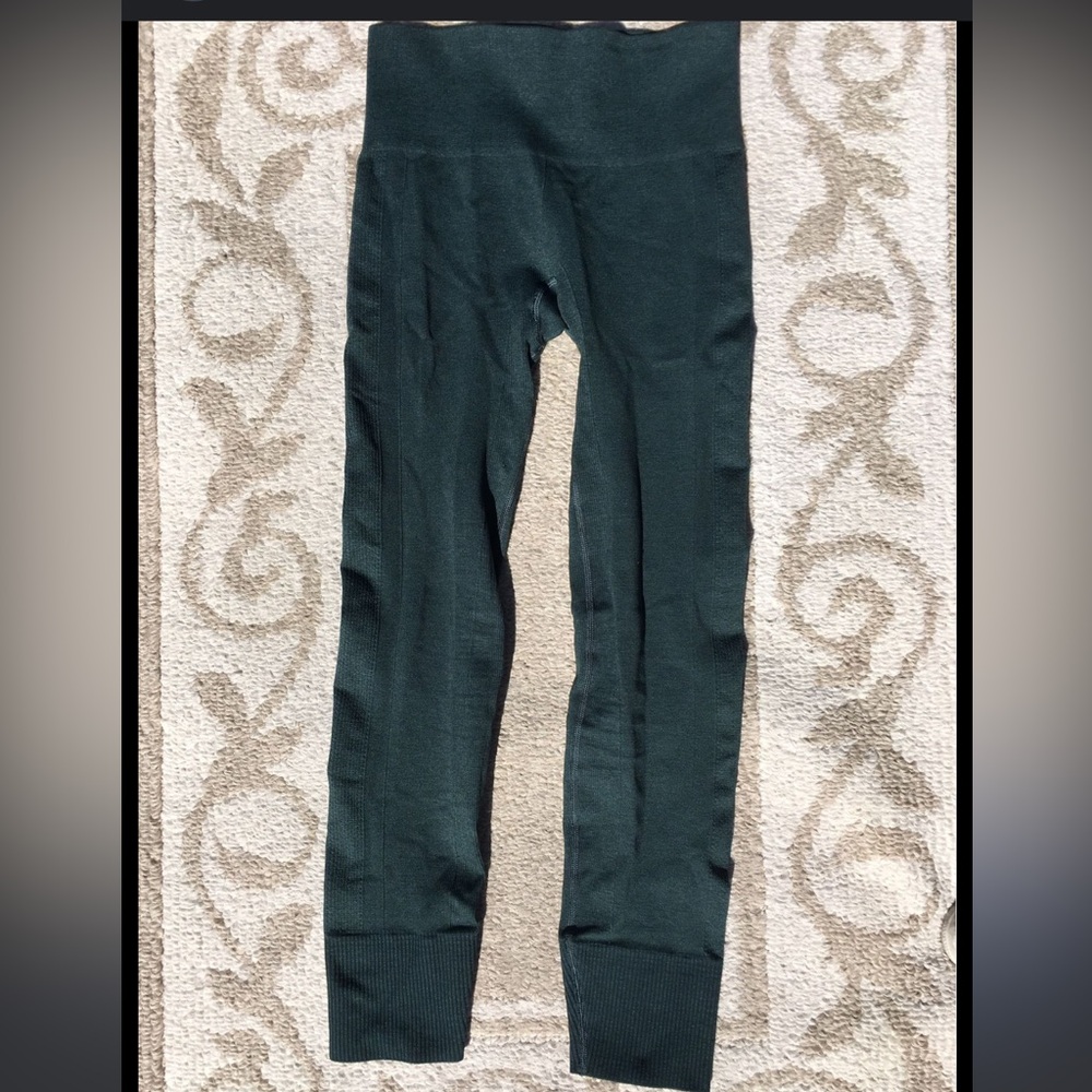 🌸 Lululemon Forest Green Textured Ribbed
HW Sculpt Knit Cropped Leggings 🌸